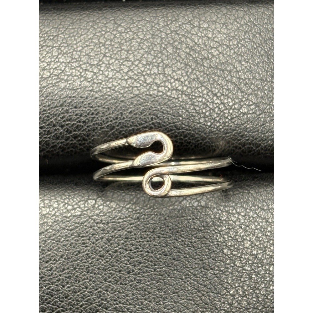 New Condition Sterling Silver Saftey Pin Ring Adjustable Size 7 G7